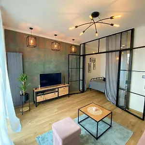 luxury-apartment-near-the-old-town-of-warsaw.warsawhotelspoland.com/